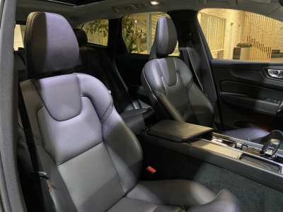 Volvo XC60 Ultimate Dark*AWD*B&W*360Cam*LED*SHZ*Pano*