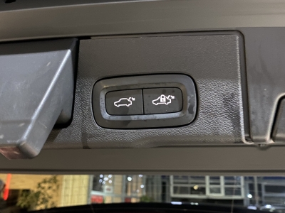 Volvo XC60 Ultimate Dark*AWD*B&W*360Cam*LED*SHZ*Pano*