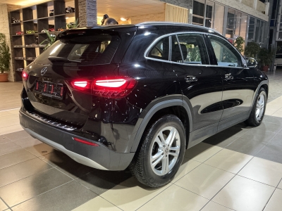 Mercedes-Benz GLA 180 Navi dig.Cockpit Tempomat LED Spurassist