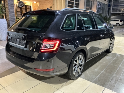 Skoda Fabia Best of Navi LED PDC SHZ Tempomat DAB+