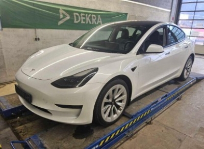 Tesla Model 3 RWD*R.Cam*ACC*Pano*Autopilot*Wärmepumpe 