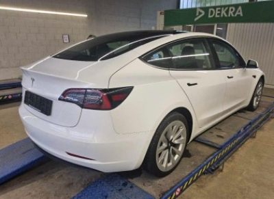 Tesla Model 3 RWD*R.Cam*ACC*Pano*Autopilot*Wärmepumpe 