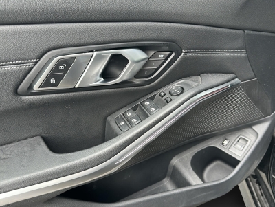 BMW 330 e Sport Line ACC HiFi-Sound LED Navi PDC SHZ