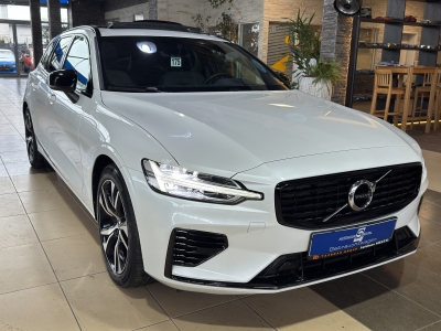 Volvo V60 R-Design*Plug-In*AWD*LED*SHZ*HUD*Pano*Harman