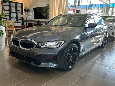 BMW 320 e Sport Leder Memory Pano R.Cam SHZ LED AHK