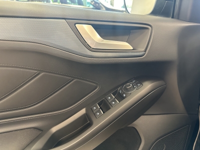 Ford Focus Active Crossover*LED*R-Cam*CarPlay*Navi*