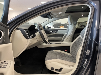 Volvo V60 Momentum*Pano*Cockpit*Navi*LED*RCam*CarPlay*