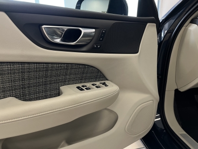 Volvo V60 Momentum*Pano*Cockpit*Navi*LED*RCam*CarPlay*