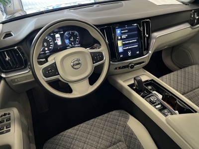 Volvo V60 Momentum*Pano*Cockpit*Navi*LED*RCam*CarPlay*