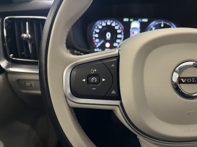 Volvo V60 Momentum*Pano*Cockpit*Navi*LED*RCam*CarPlay*