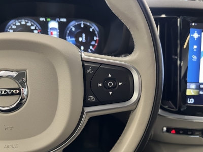 Volvo V60 Momentum*Pano*Cockpit*Navi*LED*RCam*CarPlay*