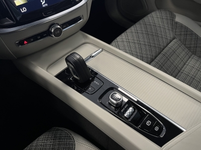 Volvo V60 Momentum*Pano*Cockpit*Navi*LED*RCam*CarPlay*