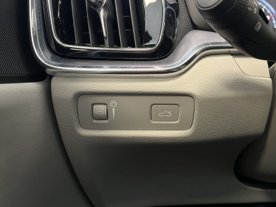 Volvo V60 Momentum*Pano*Cockpit*Navi*LED*RCam*CarPlay*