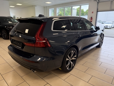 Volvo V60 Momentum*Pano*Cockpit*Navi*LED*RCam*CarPlay*