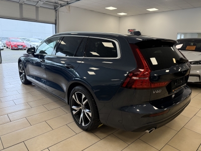 Volvo V60 Momentum*Pano*Cockpit*Navi*LED*RCam*CarPlay*