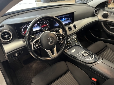 Mercedes-Benz E 300 de*Avangarde*AHK*Navi*LED*R.Cam*CarPlay