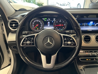 Mercedes-Benz E 300 de*Avangarde*AHK*Navi*LED*R.Cam*CarPlay