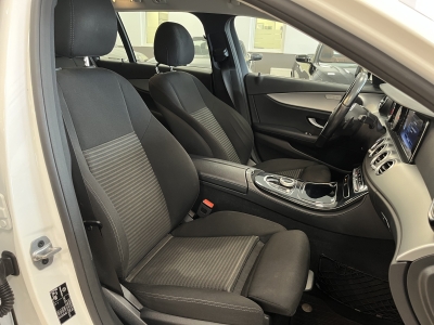 Mercedes-Benz E 300 de*Avangarde*AHK*Navi*LED*R.Cam*CarPlay