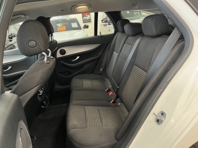 Mercedes-Benz E 300 de*Avangarde*AHK*Navi*LED*R.Cam*CarPlay