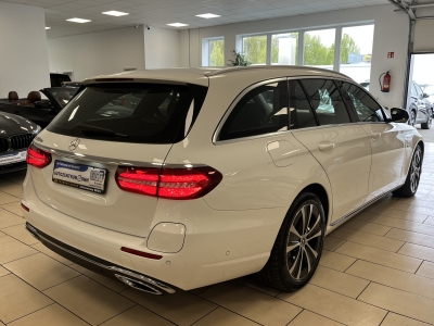 Mercedes-Benz E 300 de*Avangarde*AHK*Navi*LED*R.Cam*CarPlay