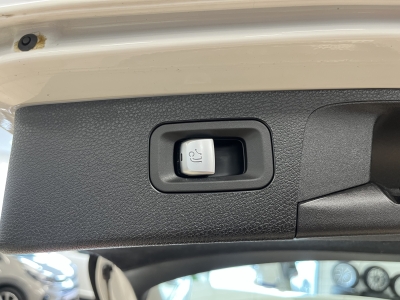 Mercedes-Benz E 300 de*Avangarde*AHK*Navi*LED*R.Cam*CarPlay