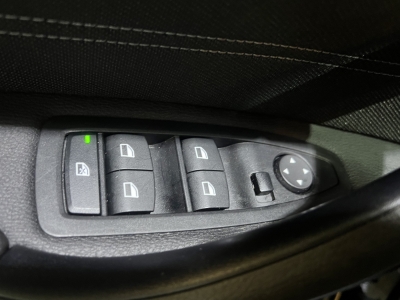 BMW X1 xDrive 20 d Advantage HiFi-Sound LED Navi ACC