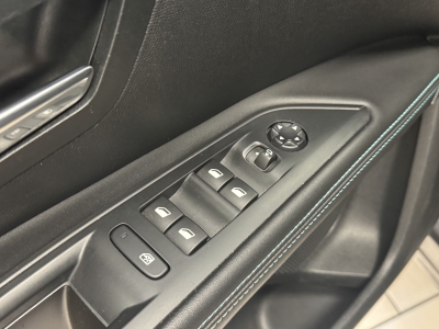 Peugeot 5008 Allure*7-Sitzer*LED*R-Cam*AHK*Navi*TeiLeder