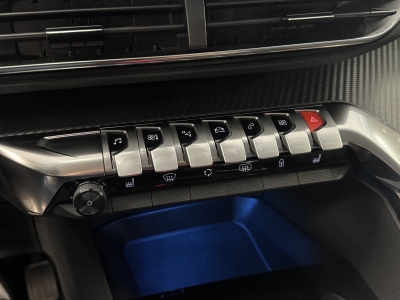 Peugeot 5008 Allure*7-Sitzer*LED*R-Cam*AHK*Navi*TeiLeder