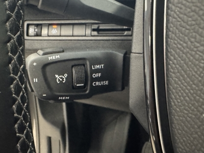 Peugeot 5008 Allure*7-Sitzer*LED*R-Cam*AHK*Navi*TeiLeder