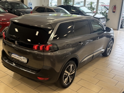 Peugeot 5008 Allure*7-Sitzer*LED*R-Cam*AHK*Navi*TeiLeder