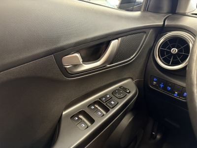Hyundai KONA Select 2WD*ACC*R-Cam*CarPlay*SHZ*SOH:100%*