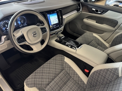 Volvo V60 R Design Plug-In Hybrid AWD*LED*Navi*R-Cam*