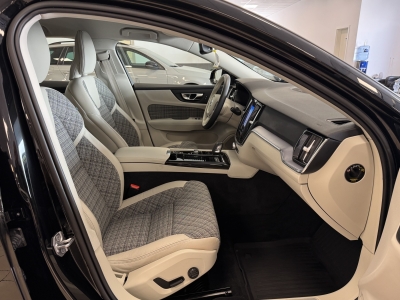 Volvo V60 R Design Plug-In Hybrid AWD*LED*Navi*R-Cam*