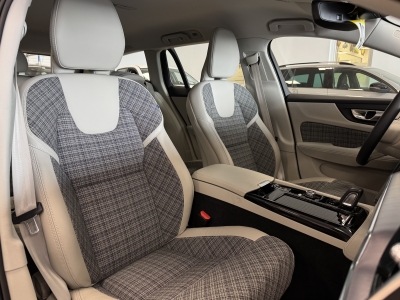 Volvo V60 R Design Plug-In Hybrid AWD*LED*Navi*R-Cam*