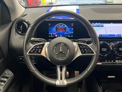 Mercedes-Benz GLA 180 ACC*LED*Navi*R-Cam*TeiLeder*SHZ*KlimaAu*