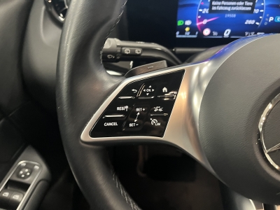 Mercedes-Benz GLA 180 ACC*LED*Navi*R-Cam*TeiLeder*SHZ*KlimaAu*