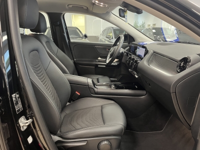 Mercedes-Benz GLA 180 ACC*LED*Navi*R-Cam*TeiLeder*SHZ*KlimaAu*