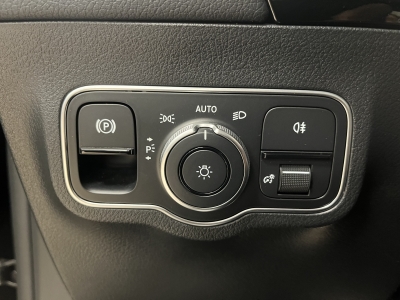 Mercedes-Benz GLA 180 ACC*LED*Navi*R-Cam*TeiLeder*SHZ*KlimaAu*