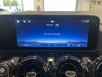 Mercedes-Benz GLA 180 ACC*LED*Navi*R-Cam*TeiLeder*SHZ*KlimaAu*