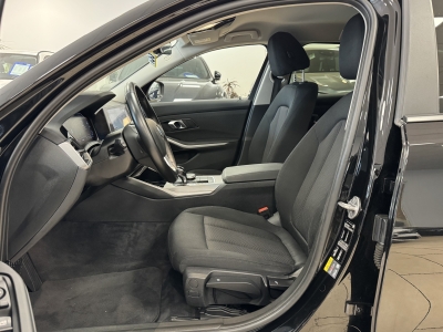 BMW 330 e Advantage*LED*AHK*ACC*HUD*Navigation*SHZ*