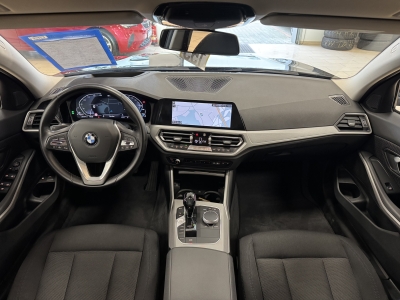 BMW 330 e Advantage*LED*AHK*ACC*HUD*Navigation*SHZ*