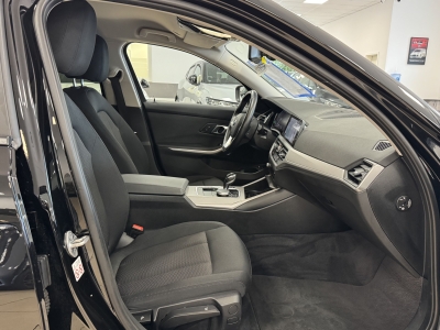 BMW 330 e Advantage*LED*AHK*ACC*HUD*Navigation*SHZ*