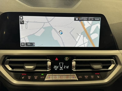 BMW 330 e Advantage*LED*AHK*ACC*HUD*Navigation*SHZ*