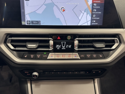 BMW 330 e Advantage*LED*AHK*ACC*HUD*Navigation*SHZ*