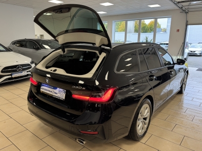 BMW 330 e Advantage*LED*AHK*ACC*HUD*Navigation*SHZ*