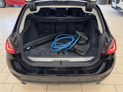 BMW 330 e Advantage*LED*AHK*ACC*HUD*Navigation*SHZ*