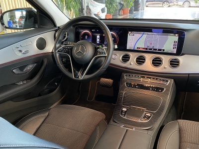 Mercedes-Benz E 300 Avantgarde WideScreen LED R.Cam Navi SHZ 