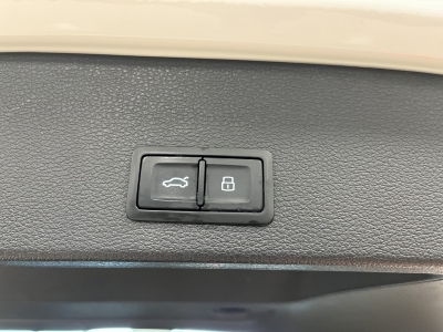 Audi Q2 30 TDI sport*R-Cam*Pano*SHZ*LED*PDC*Navi*ACC*