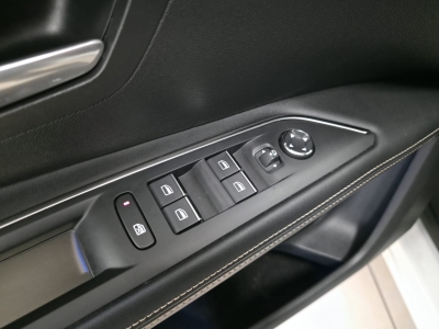 Peugeot 3008 Hybrid 225 GT*Pano*ACC*R-Cam*CarPlay*SHZ*