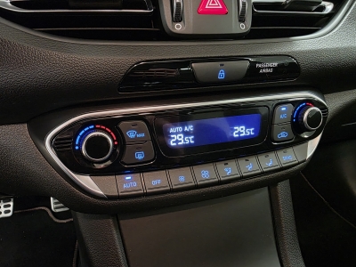 Hyundai i30 N Line*LED*Navi*TeiLeder*Panorama*CarPlay*1H